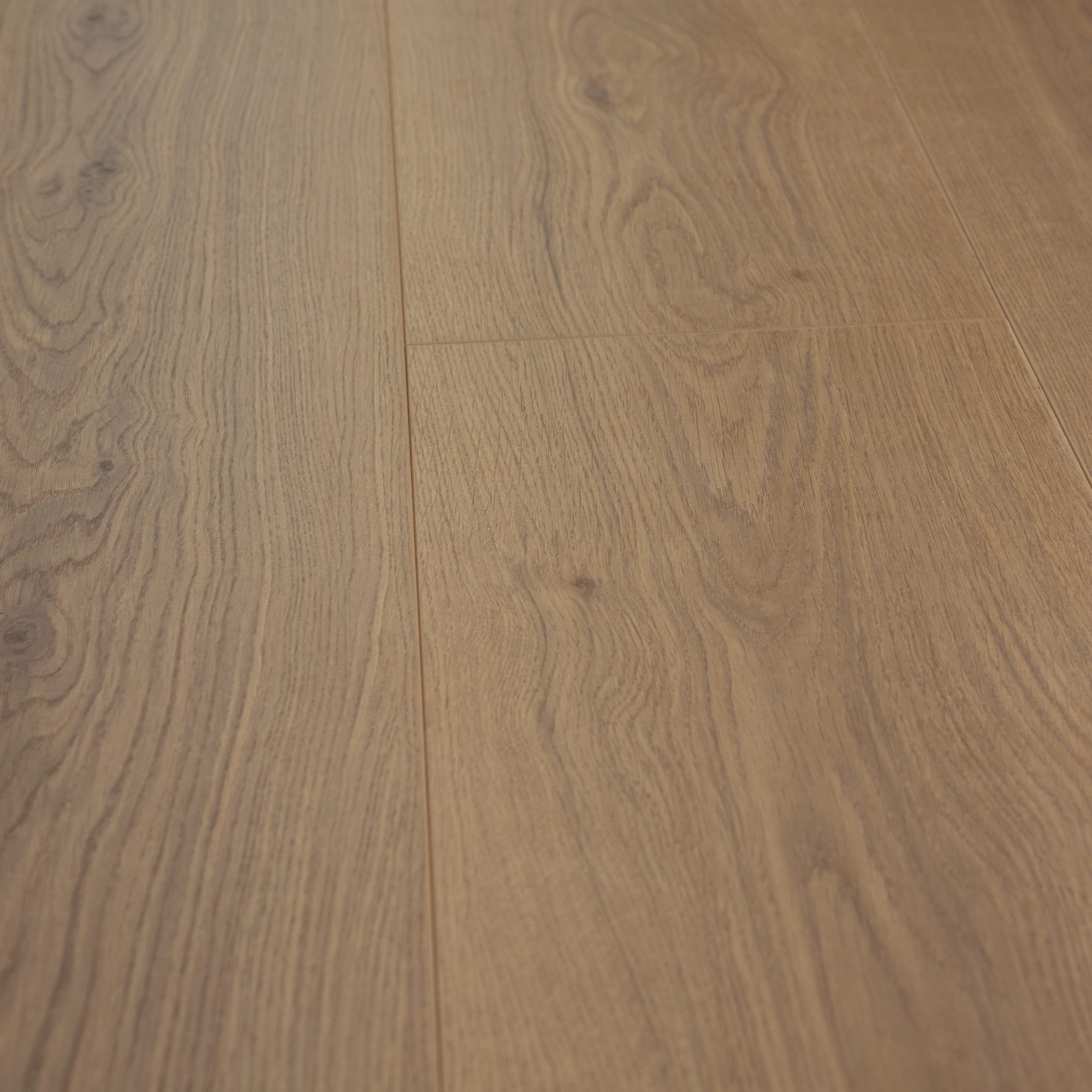 old-town-oak-12mm-laminate-flooring-close-up
