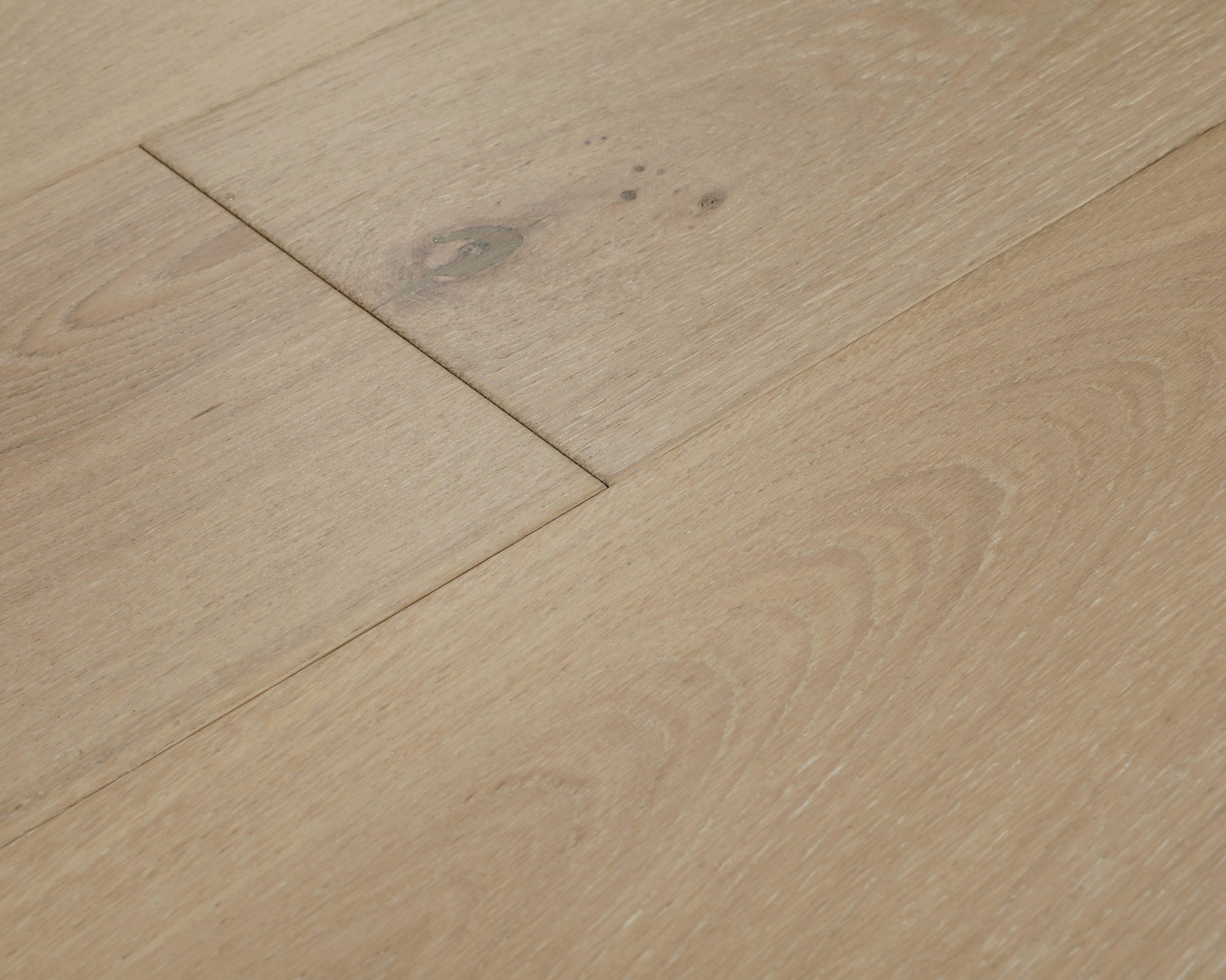 vanilla-vine-engineered-hardwood-flooring-close-up-2